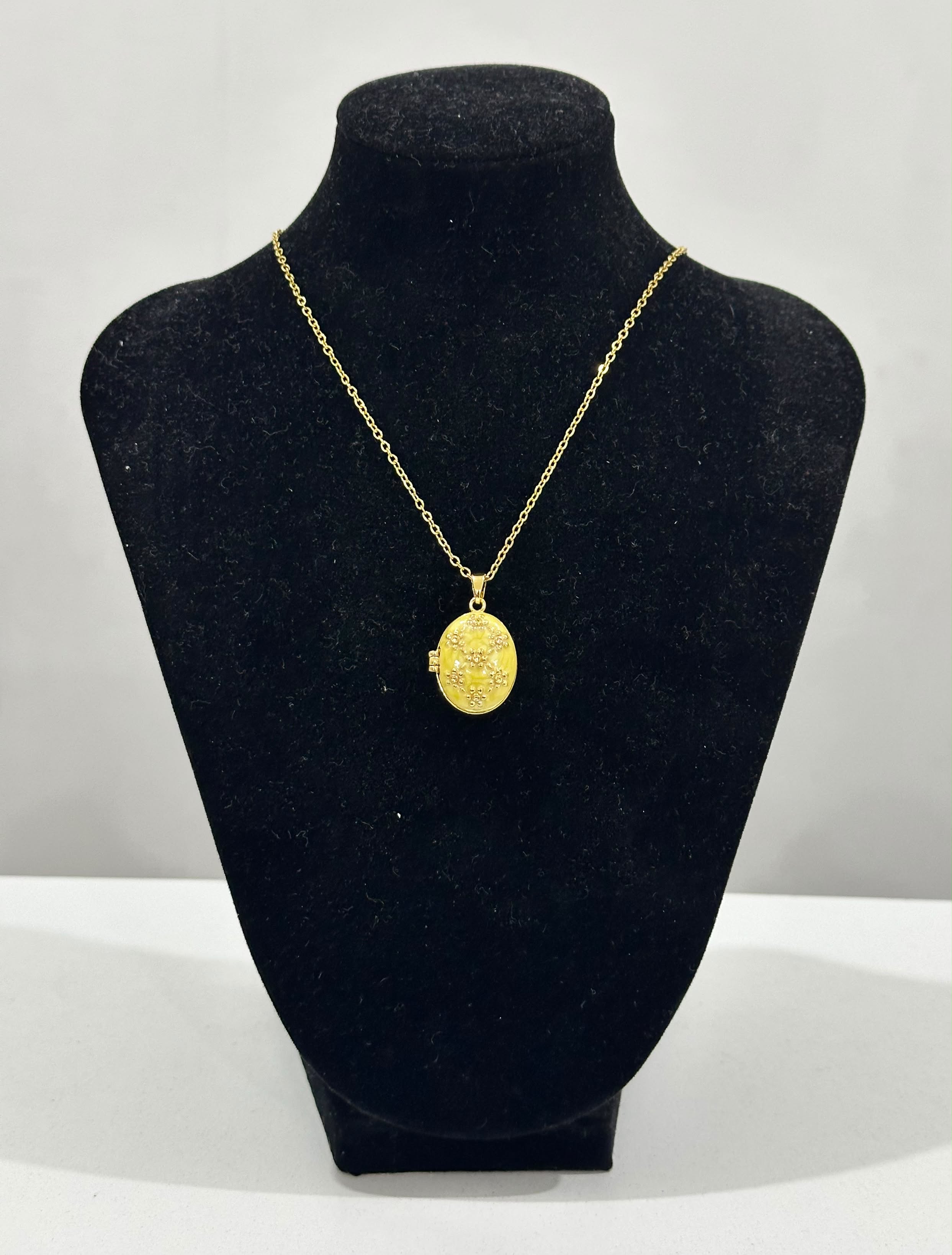 Collar Relicario Amarillo